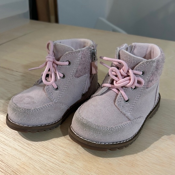 Toddler Girl Pink Suede UGG Boots Fall-Winter size 6 - Picture 1 of 9